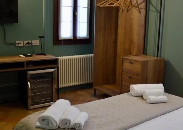 Guest house Ca' Leon - Ferretti Collection 3*